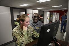 军事 students learn at Austin Peay center at Fort Campbell